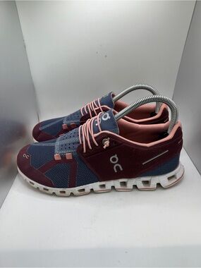 Women’s On Cloud Running Shoes Size 7